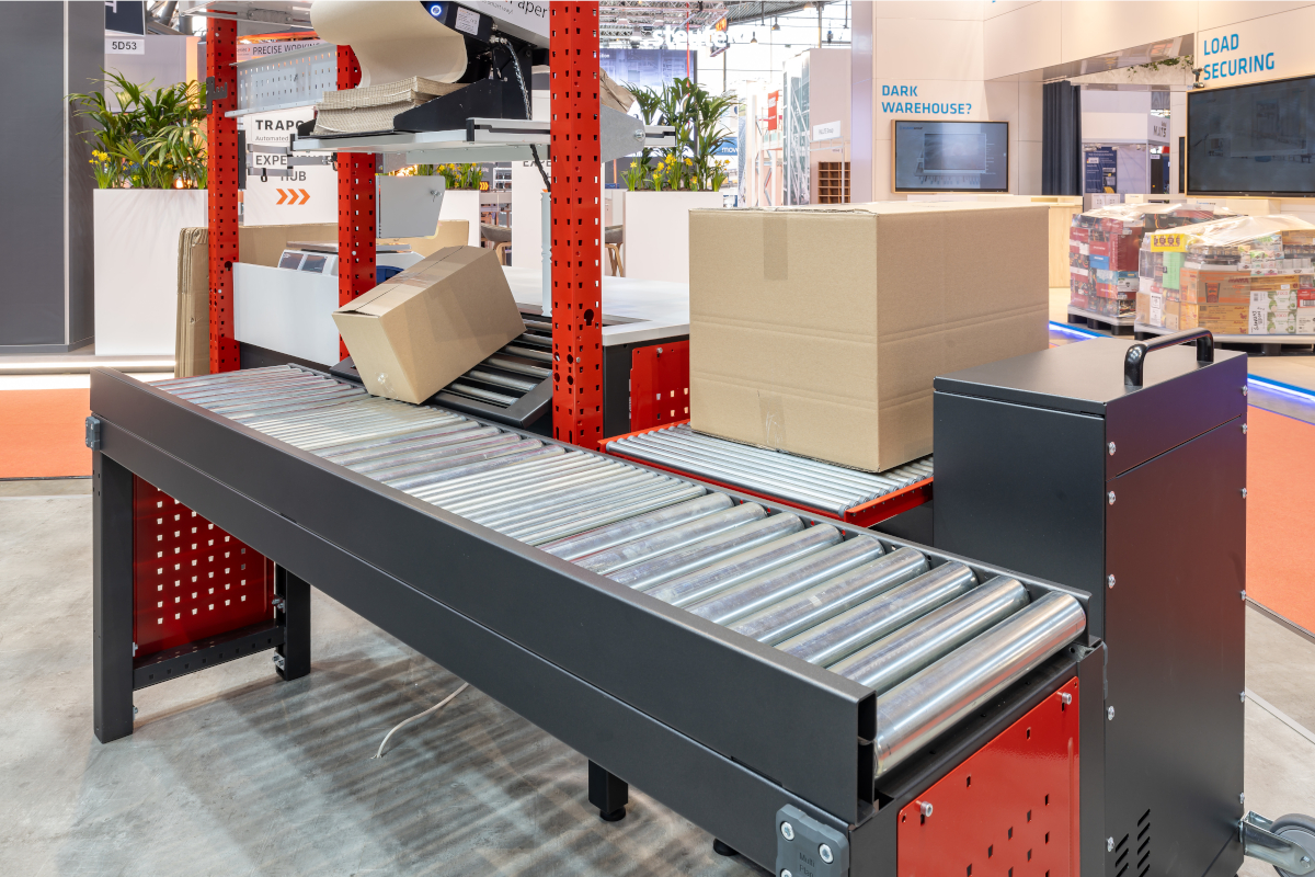 Rollenbahn zur Paketabführung Rollenbahn zur Paketabführung