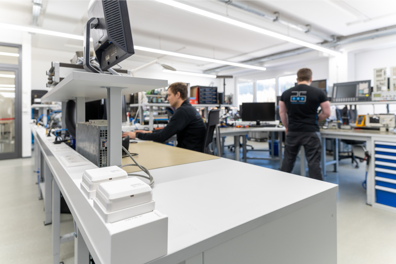 Elektronik-Werkstatt mit ESD-Schutz Allmendinger Praxisbeispiel Elektronik-Werkstatt mit ESD-Schutz Allmendinger Praxisbeispiel