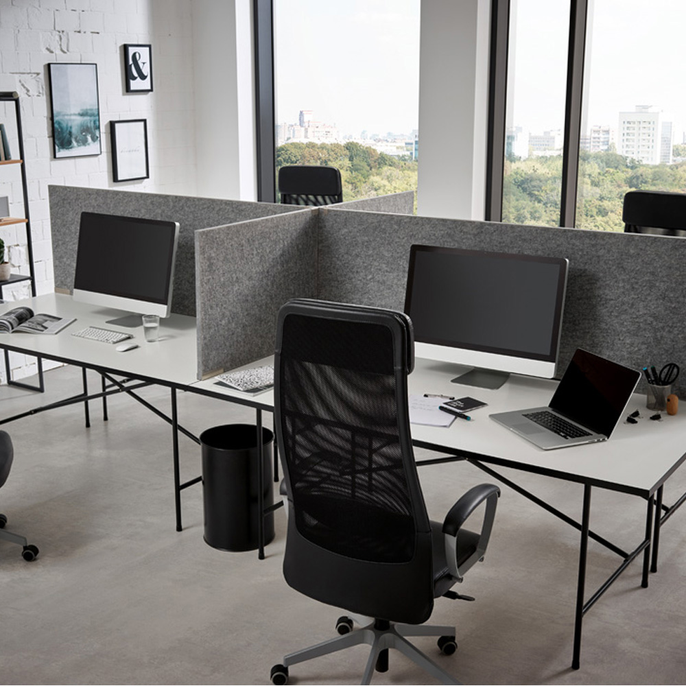 Schreibt_Kreuz_Milieu_A03.jpg BrigFox, Moebel, Drinnen, Stuhl, Büro, Überwachen