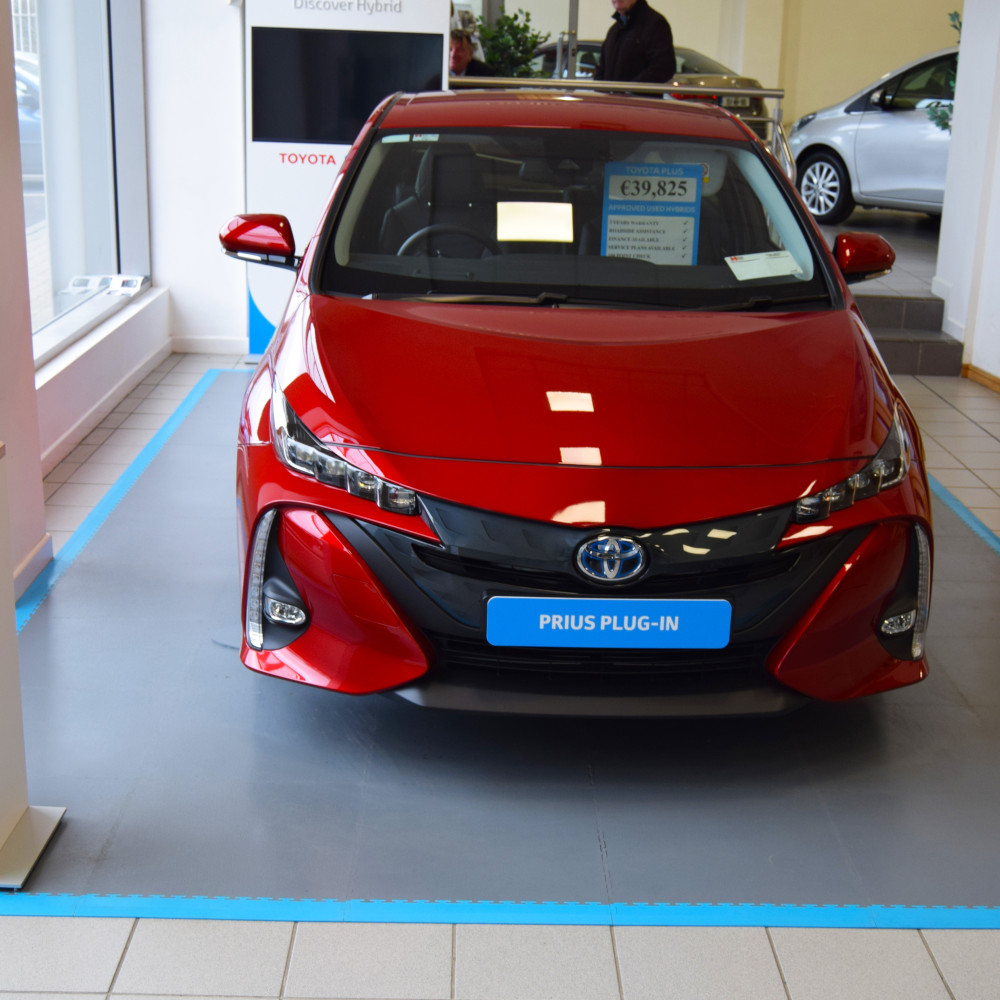 handelswaren
09 - Lieferanten
Coba
03 - Bilder
Flexible Fliesen-Bodenbeläge_TM1068
Web-optimiert
coba-flexible-bodenbelaege-milieu-strukturiert-002.jpg
JPG-Datei
, Elektroauto, Prius Plug-in, rot, Frontansicht, Windschutz