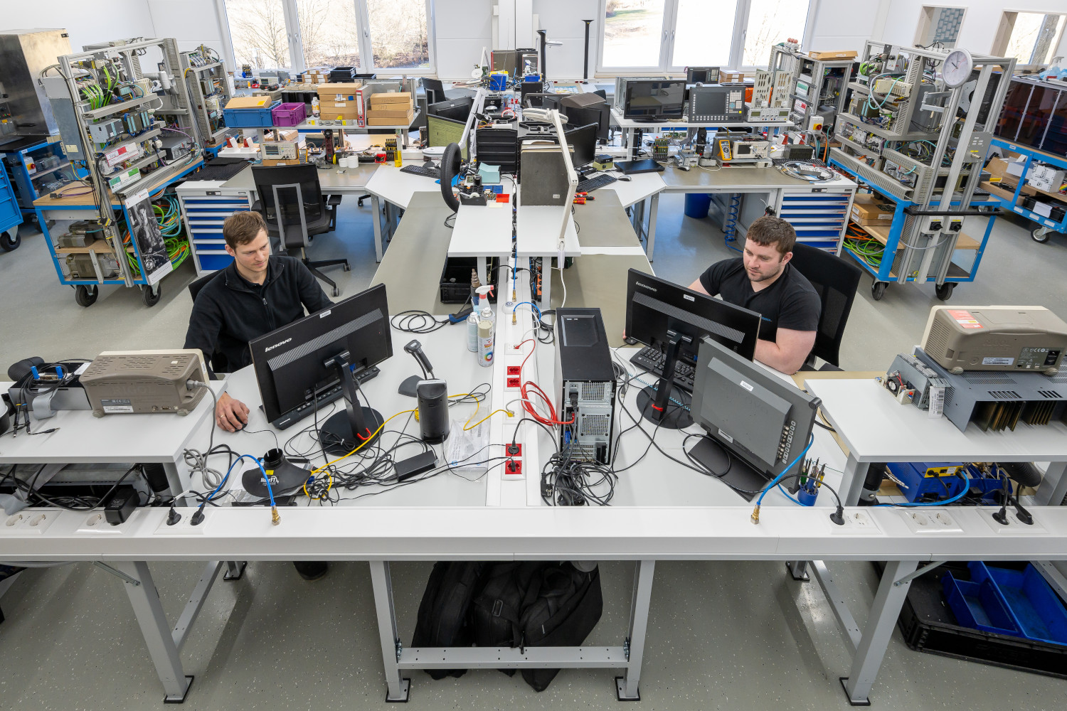Elektronik-Werkstatt mit ESD-Schutz Allmendinger Praxisbeispiel Elektronik-Werkstatt mit ESD-Schutz Allmendinger Praxisbeispiel