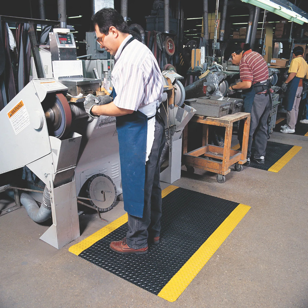 handelswaren
09 - Lieferanten
Justrite
03 - Bilder
Bilder-Optimierung EC März 2026
Anti-Ermüdungsmatte Schwarz_Gelb
09 - Laminierter Vinylbelag 14 mm, Rautenprofil mit Warnstreifen
justrite-anti-ermuedungsmatte-schwarz-gelb-14mm-rauten-06.j...