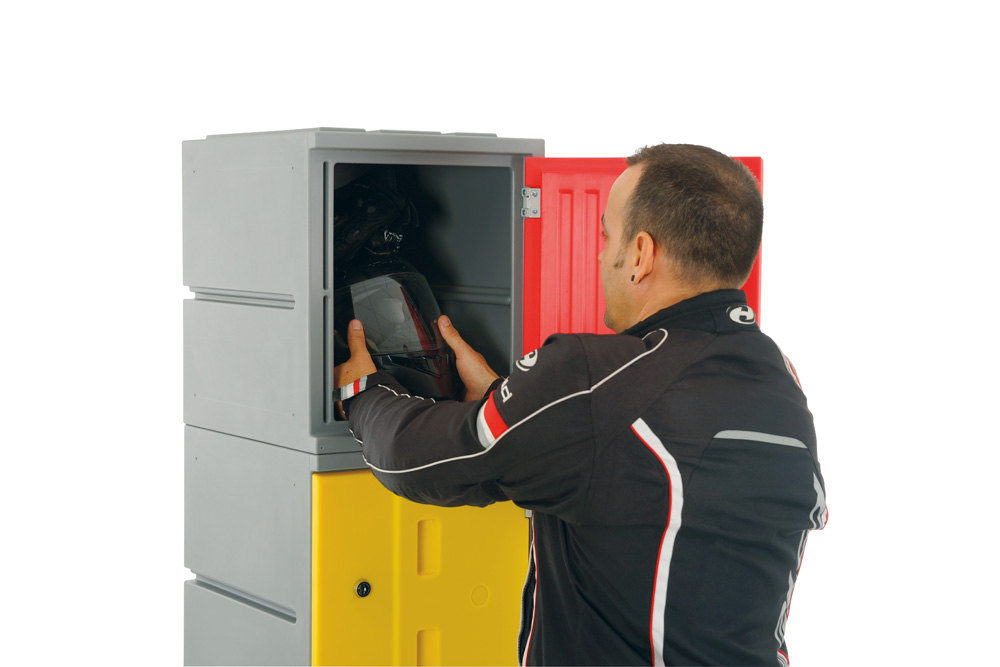 CL0065-CL0067-Anwender_Helm_1.jpg BrigFox, Erwachsener, Männlich, Mann, Person