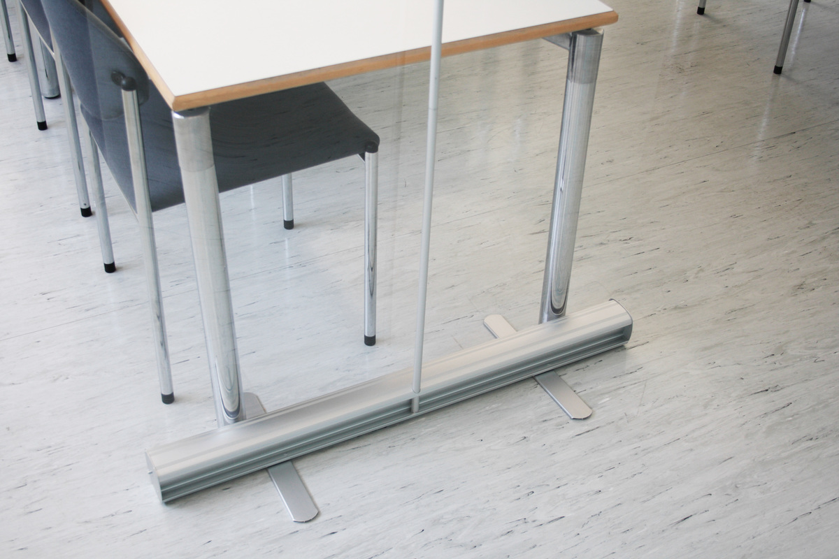 PN0900_PN0901_KRIEG_3.jpg BrigFox, Moebel, Tabelle, Schreibtisch, Stuhl