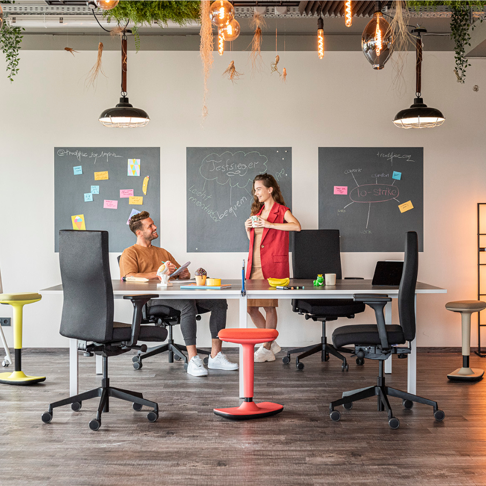 Users
jsprinc
Downloads
20250228
3
dauphin-buerohocker-to-swift-work-milieu-004.jpg
JPG-Datei
, Moebel, Tabelle, Drinnen, Stuhl, Person