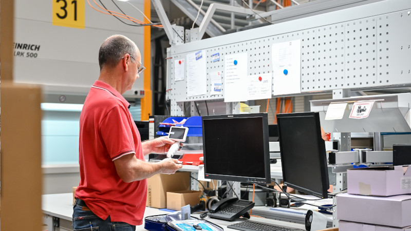 Fabrik, Person, Herstellung, Werkstatt, Kiste, Moebel, Tabelle, Schreibtisch, Mann, Person