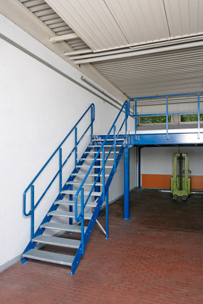 Treppe für Lagerbühnen inkl. Geländer