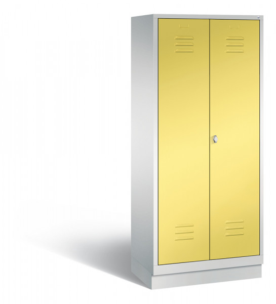 C+P Garderobenschrank, die Klassischen, 2 Abteile/Türen für 1 Person, Abteilbreite 400 mm, mit Socke
