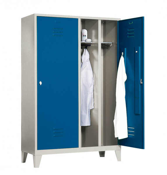 C+P Garderobenschrank, die Klassischen, 4 Abteile/Türen für 2 Person, Abteilbreite 300 mm, mit Füßen