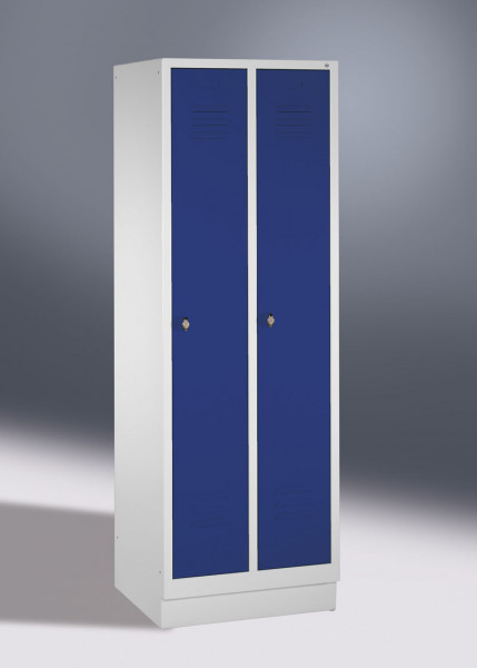 C+P Garderobenschrank, die Klassischen, Abteilbreite 400 mm, 3 Abteile, mit Sockel